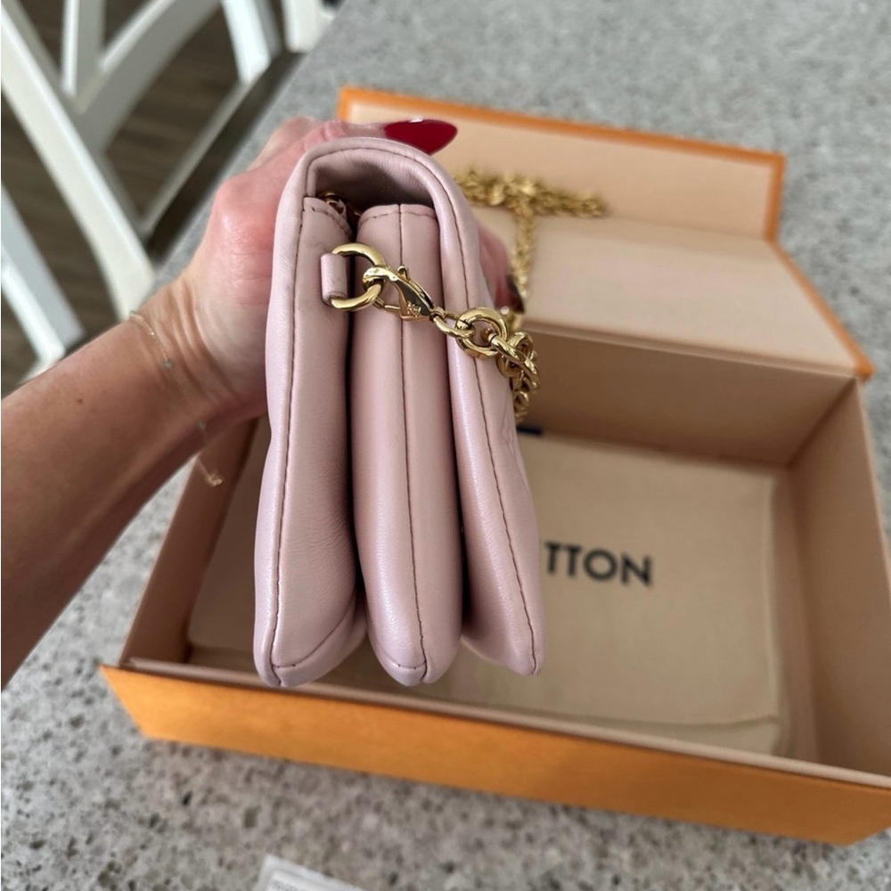 Louis Vuitton Rose PO COUSSIN - Picture 2 of 8